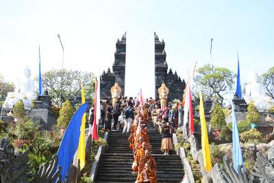 50 Buddhist Monks from 4 Countries Walking from Bali to Borobudur Temple