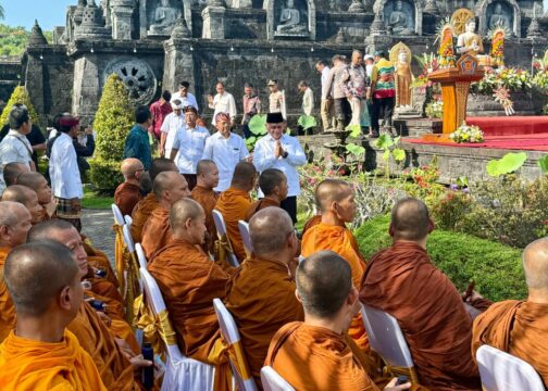 50 Buddhist Monks from 4 Countries Walking from Bali to Borobudur Temple