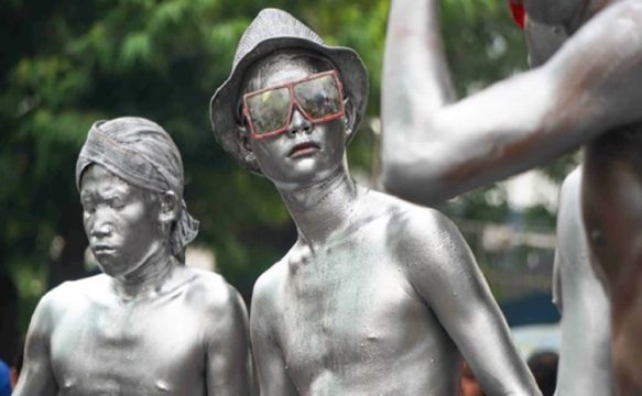 Bali Ponders Ways to Remove “Silver Men” from Denpasar Streets