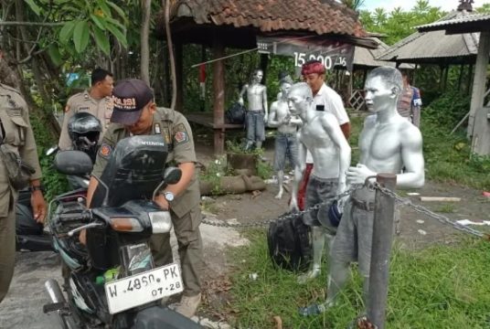 Bali Ponders Ways to Remove “Silver Men” from Denpasar Streets