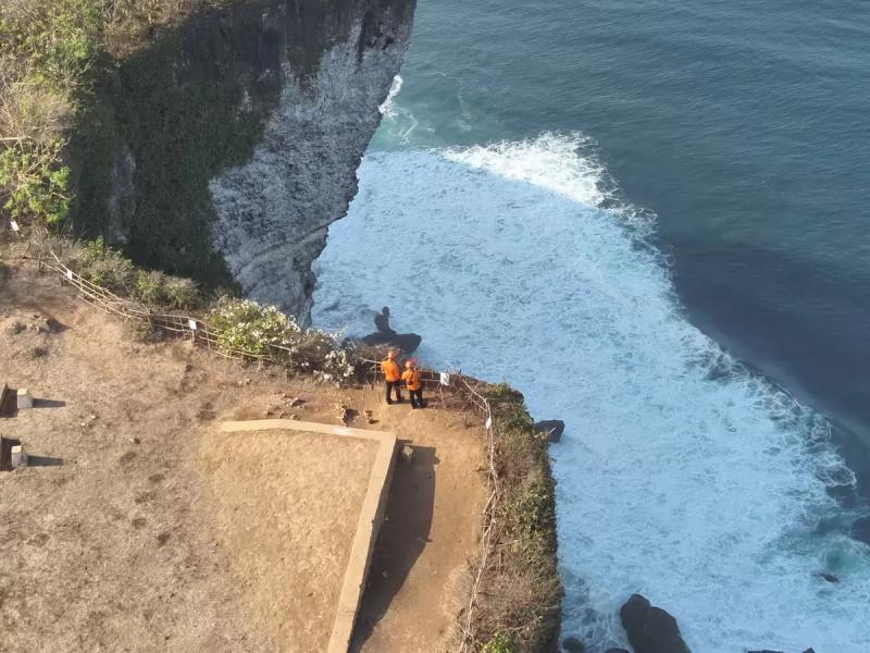 Body of Dead Russian Tourist, G. Artem, Found at Base of Uluwatu Cliffs