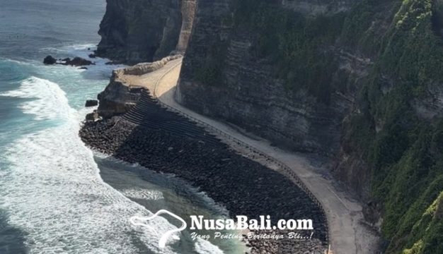 Confusion Prevails as Continuation of Uluwatu Seawall Construction Delayed