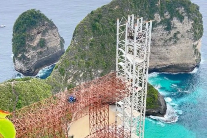 Despite Win in Administrative Court, Controversial Glass Lift Construction Still in Limbo