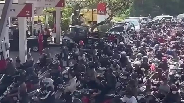 Bali’s Continuing Fuel Crisis: Governor Implements 3-day Work From Home (WFH) Policy